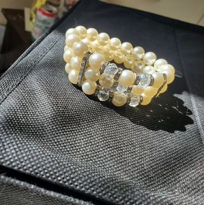 White pearl bracelet